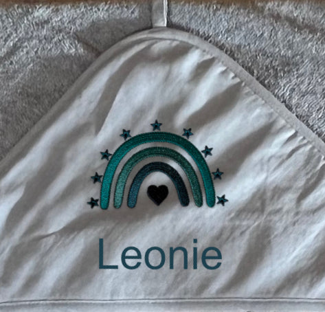 Baby-Handtuch Regenbogen türkis (personalisiert)