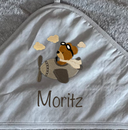 Baby-Handtuch Teddy im Flugzeug (personalisiert)
