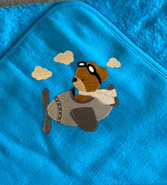 Baby-Handtuch Teddy im Flugzeug