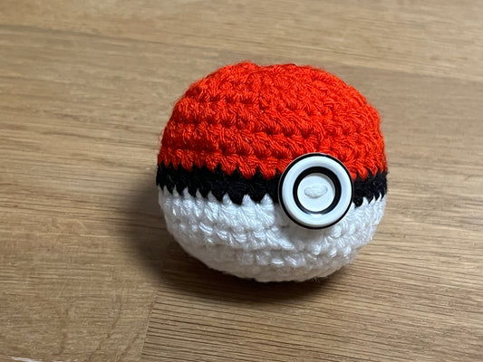 Häkel-Ball (rot/weiß)